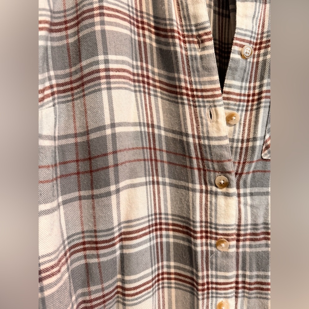 Torrid Plaid Button Down Shirt Womens Size 2 Gray Burgundy Lightweight Blouse - Picture 5 of 9